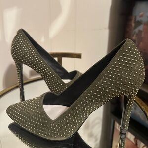 NEW Alice +’Olivia olive green gold studded stiletto pumps heels sz 37.5 / 7